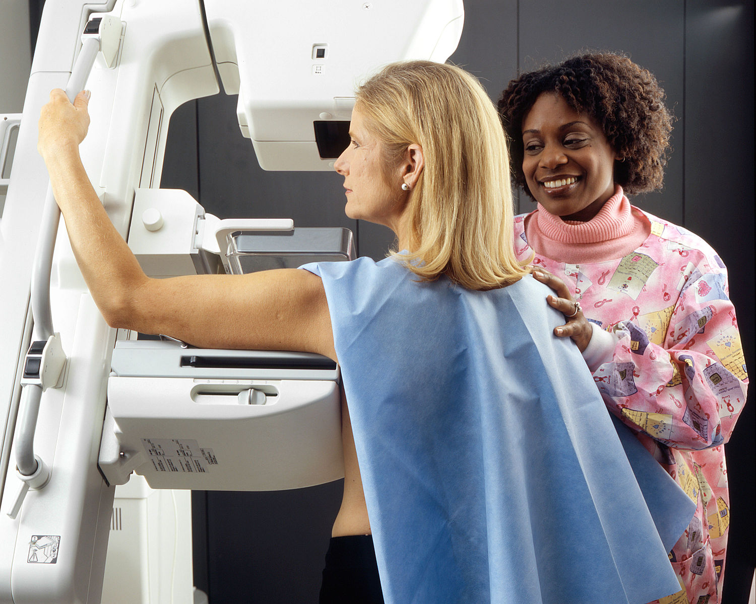 Woman_receives_mammogram_3.jpg